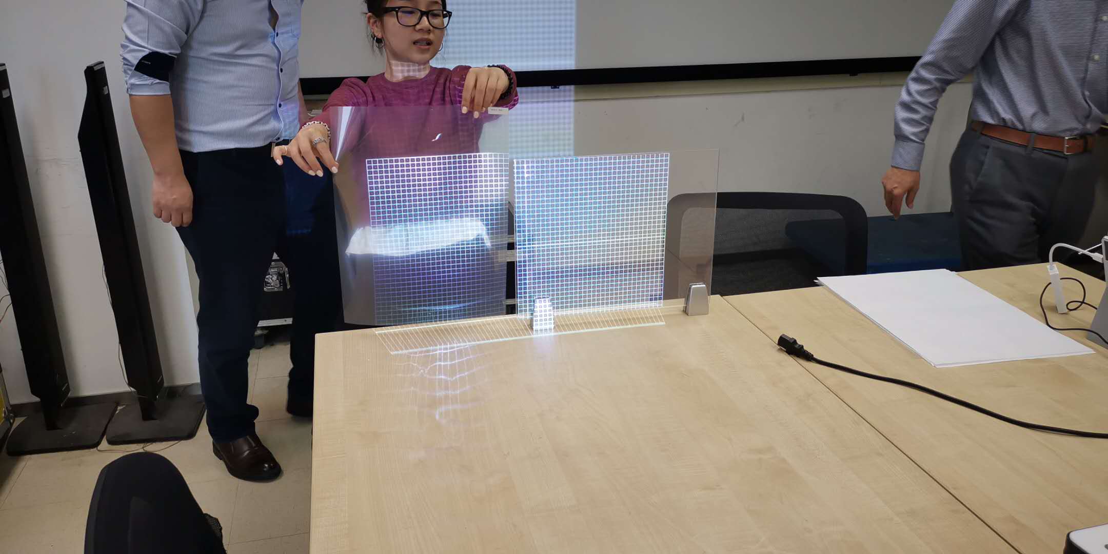 Pel&iacute;cula de proyecci&oacute;n frontal transparente.