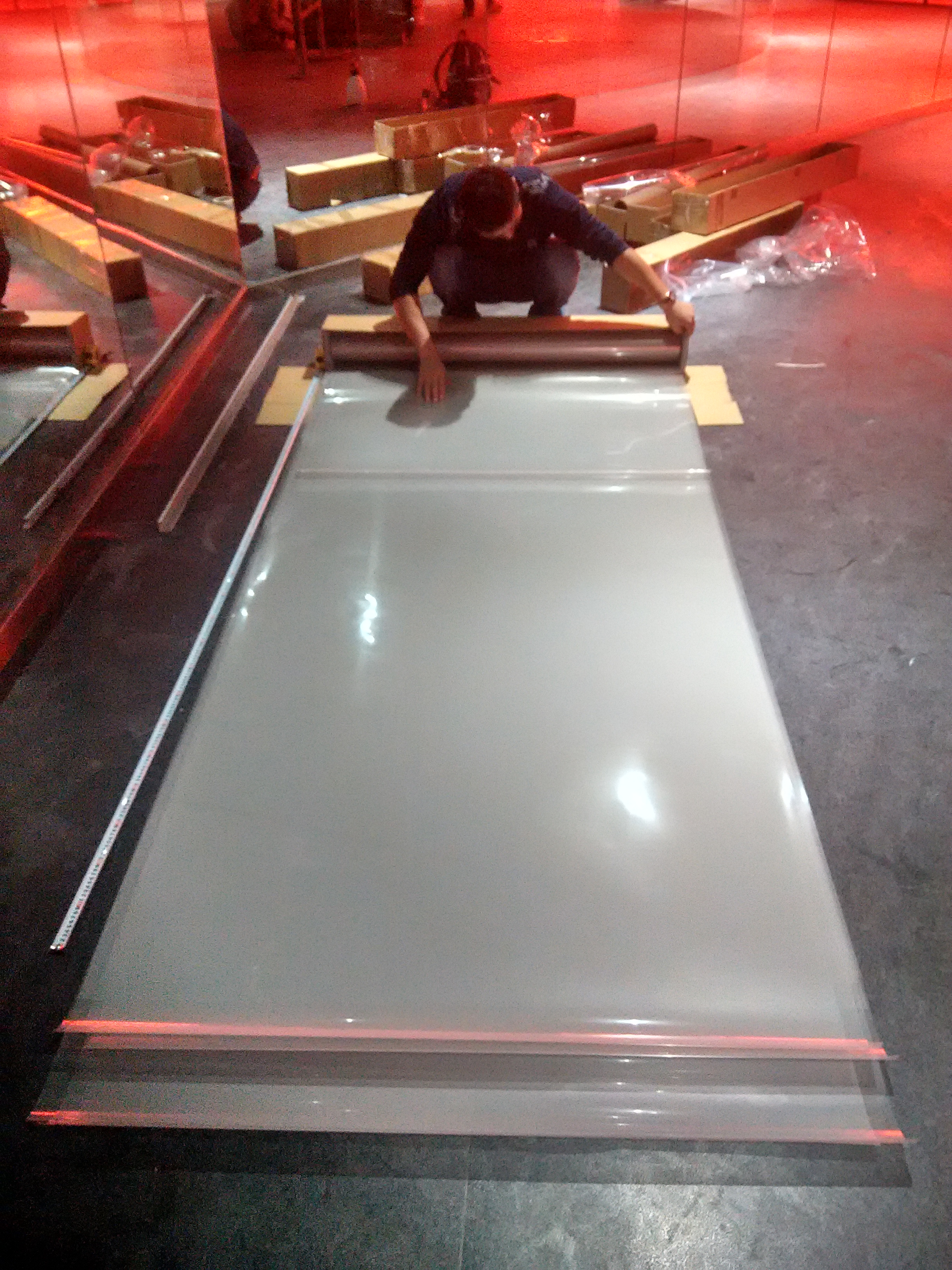 Pantalla de proyecci&oacute;n trasera de tiro ultra corto