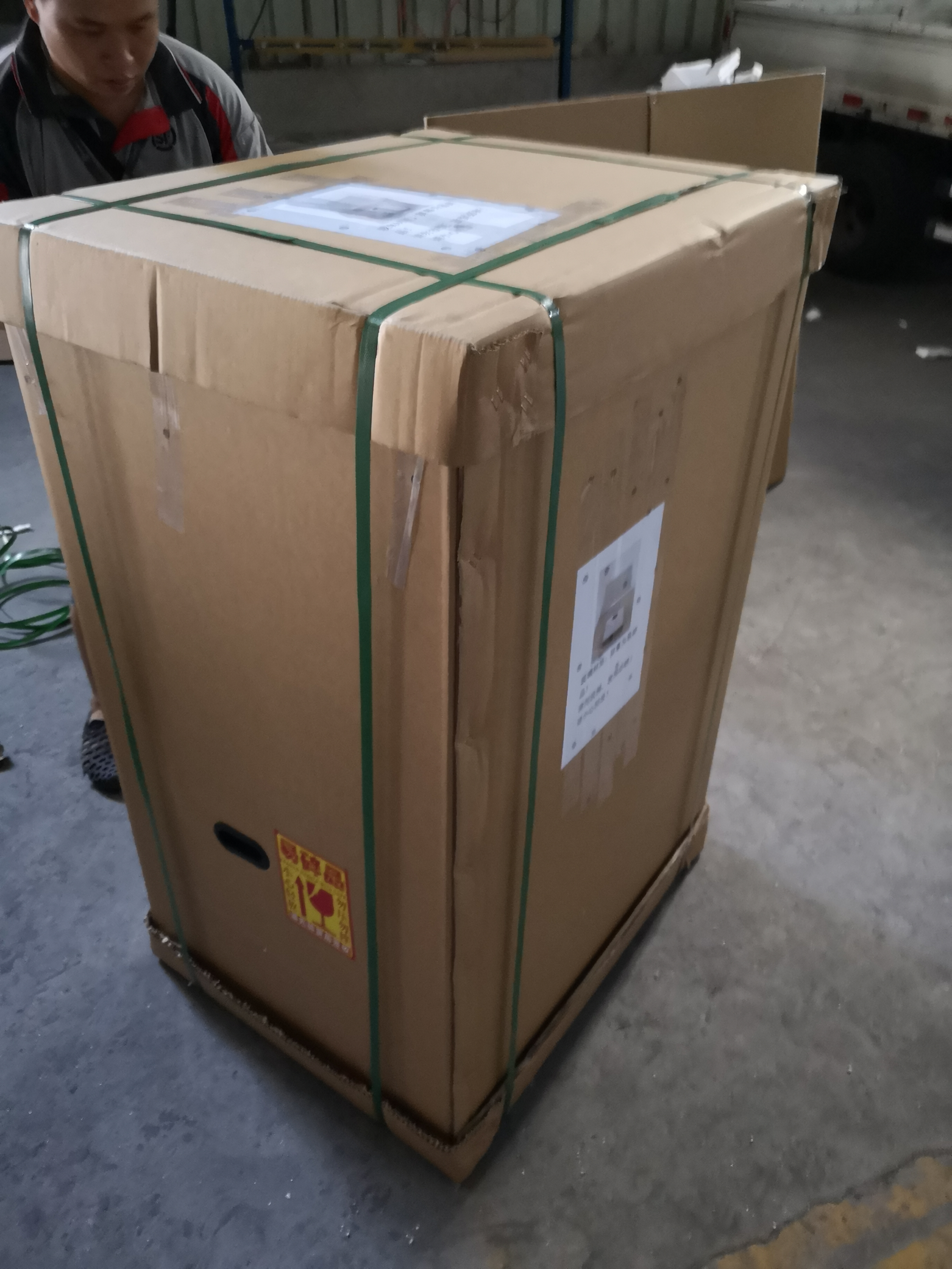 Kiosco t&aacute;ctil de proyecci&oacute;n trasera